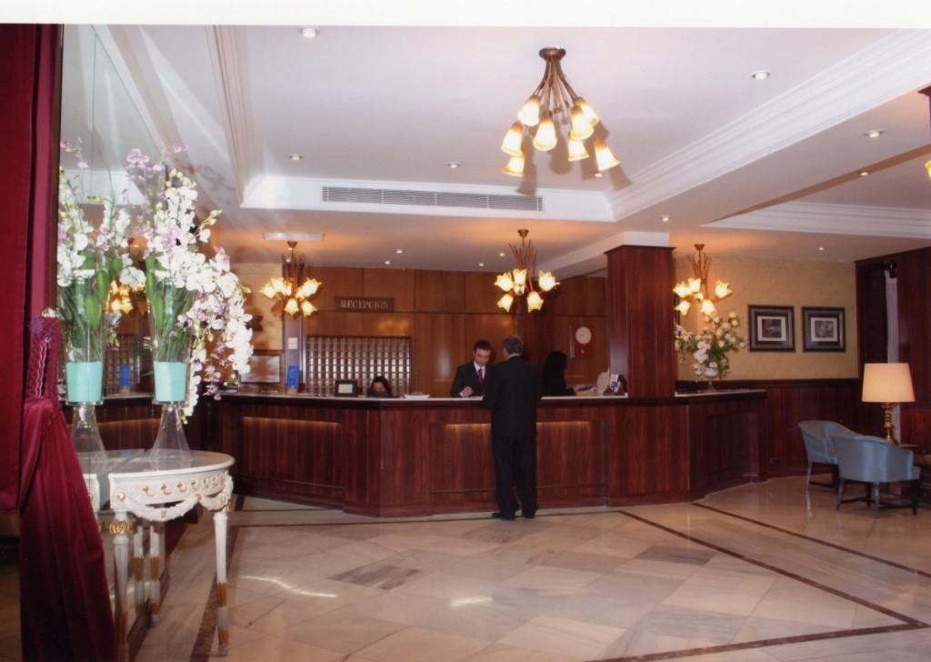 โรงแรมมอนเตร์เรย์ ซาลามังกา ภายนอก รูปภาพ